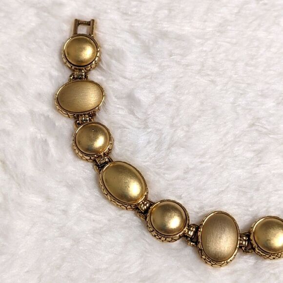 Vintage Liz Claiborne Brushed Goldtone Round & Oval Medallion Bracelet - Picture 5 of 10